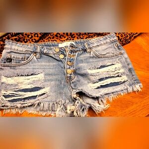 Destructed Kan Can shorts